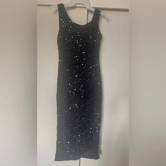Basic sequence black dress - Picture 2 of 3